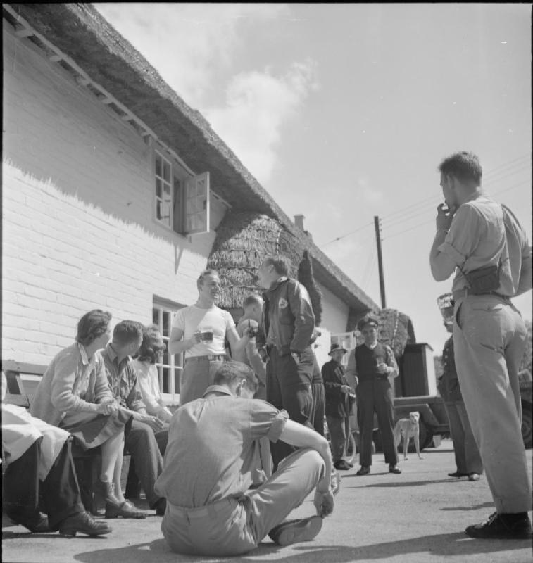 large dogs welcome holiday cottage - Country Club For US Airmen- Rest and Recuperation in the English Countryside, Stanbridge Earls, Romsey, Hampshire, 1943 D14561