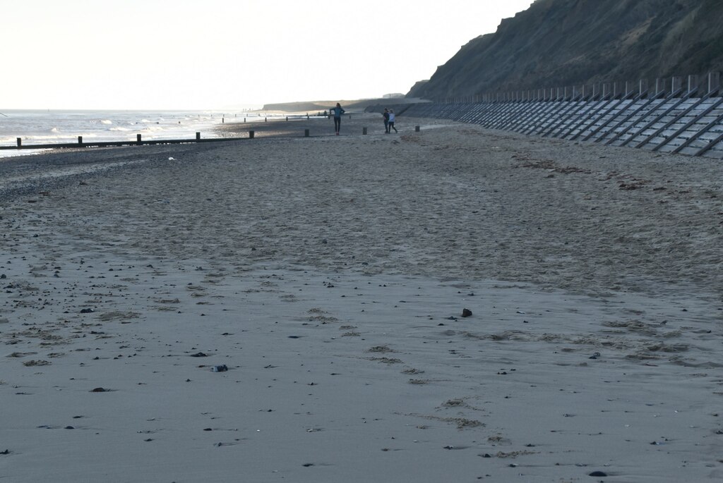 dog friendly pubs norfolk - Norfolk Coast Path along beach